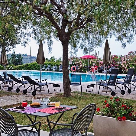 Castellaro Golf Resort エクステリア 写真