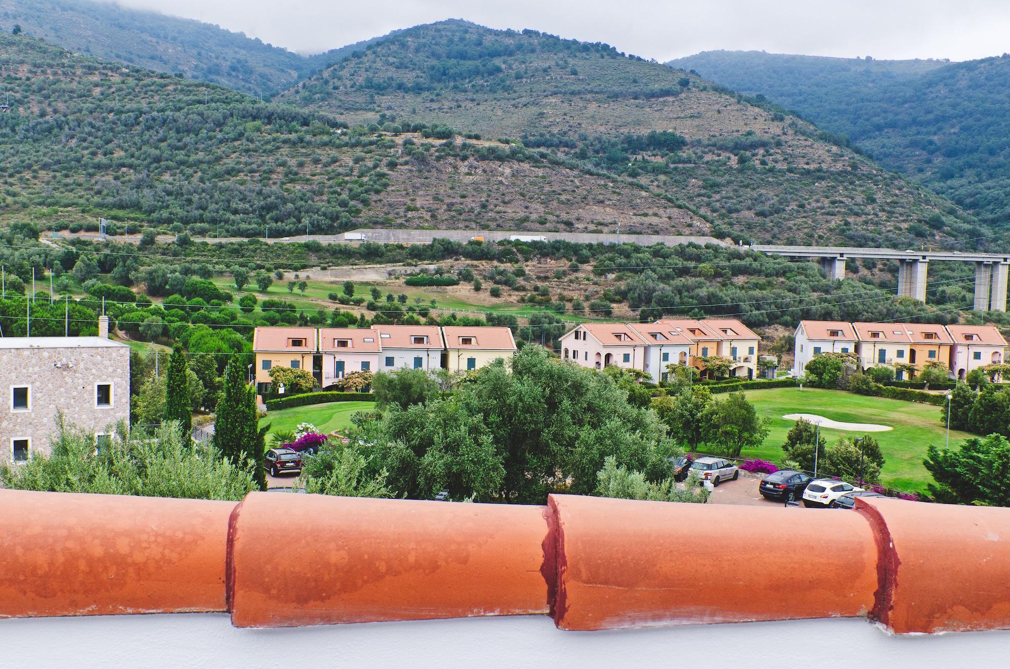 Castellaro Golf Resort エクステリア 写真
