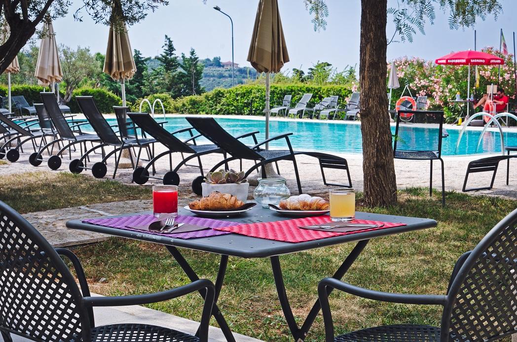 Castellaro Golf Resort エクステリア 写真