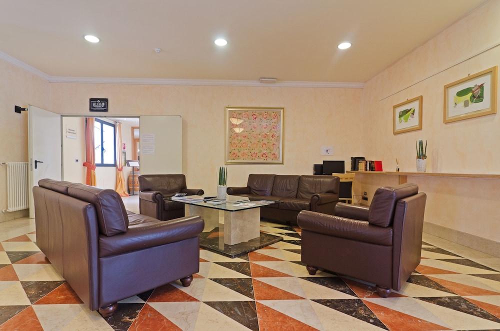 Castellaro Golf Resort エクステリア 写真