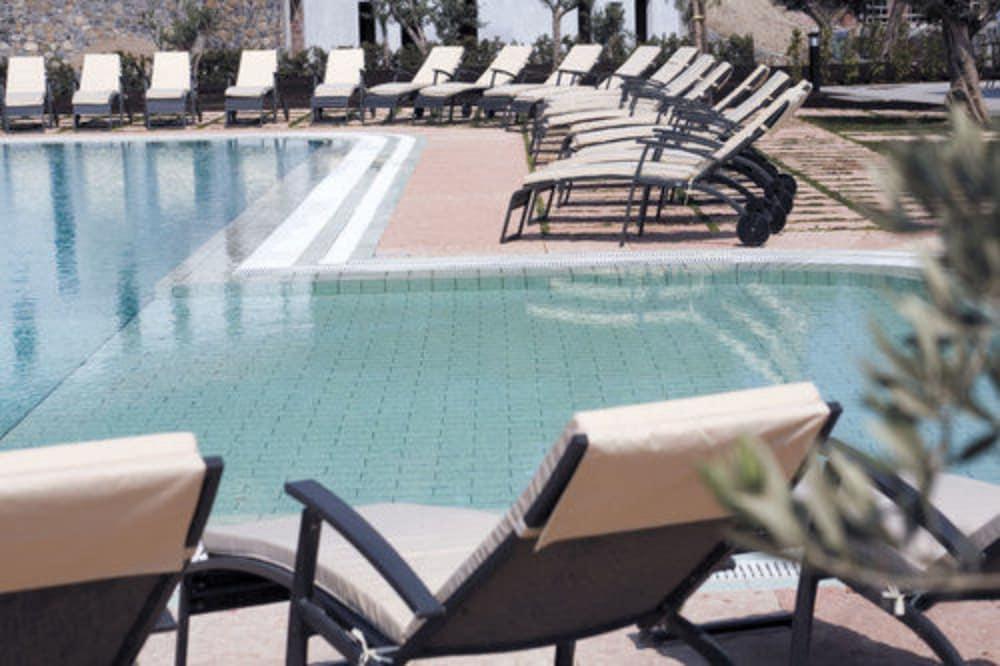 Castellaro Golf Resort エクステリア 写真