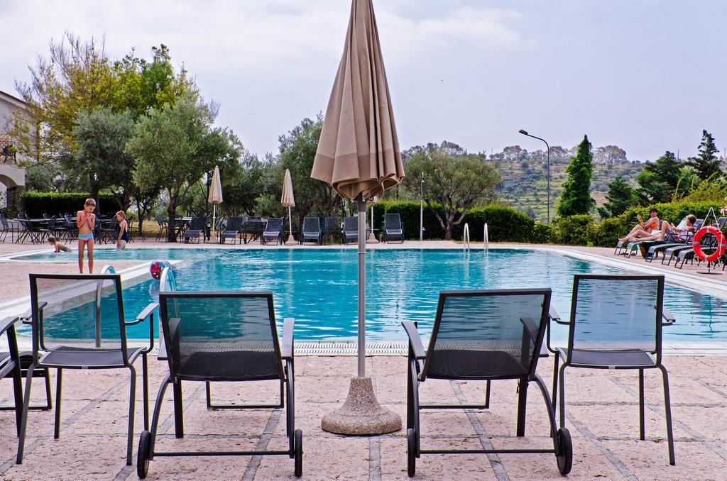 Castellaro Golf Resort エクステリア 写真