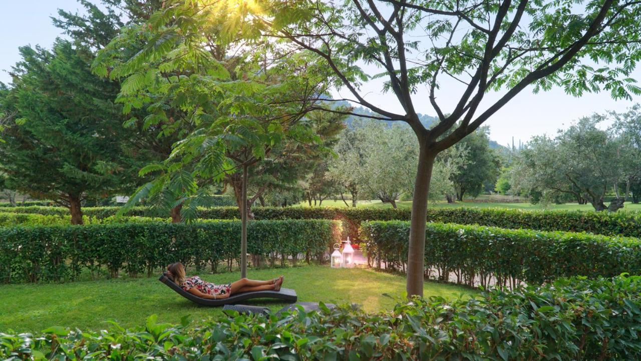 Castellaro Golf Resort エクステリア 写真