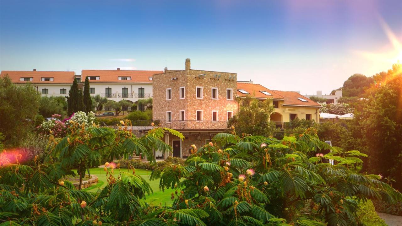 Castellaro Golf Resort エクステリア 写真