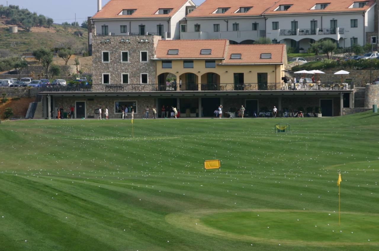 Castellaro Golf Resort エクステリア 写真