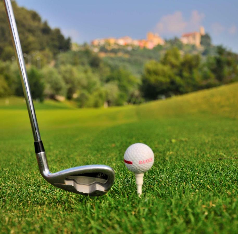 Castellaro Golf Resort エクステリア 写真