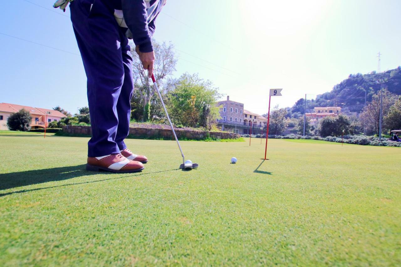 Castellaro Golf Resort エクステリア 写真