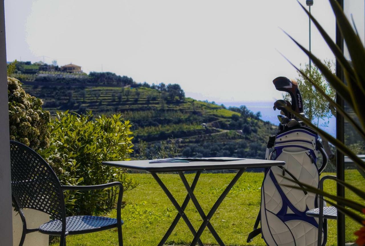 Castellaro Golf Resort エクステリア 写真